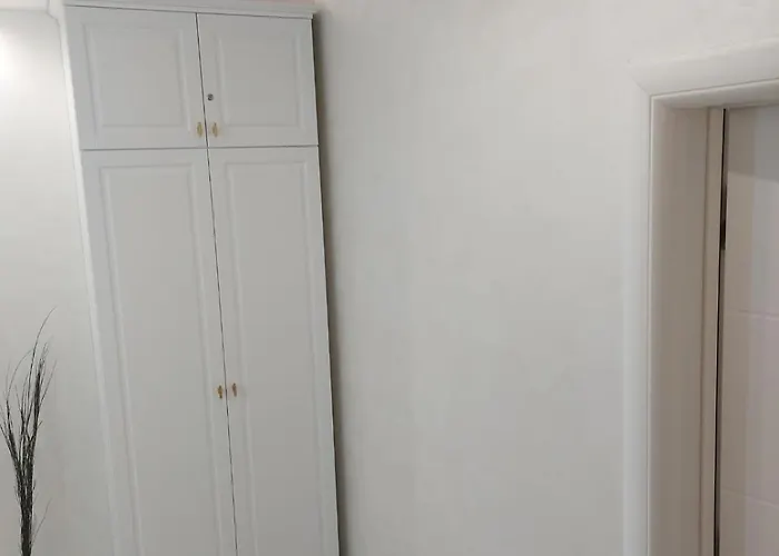 Kat 1 アパート スボティツァ